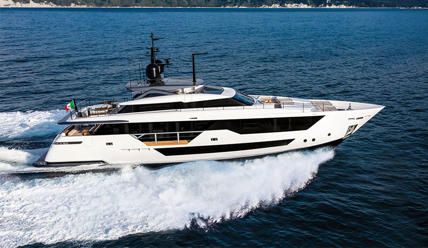 ferretti_CUSTOM-LINE-106_damonte_yachts