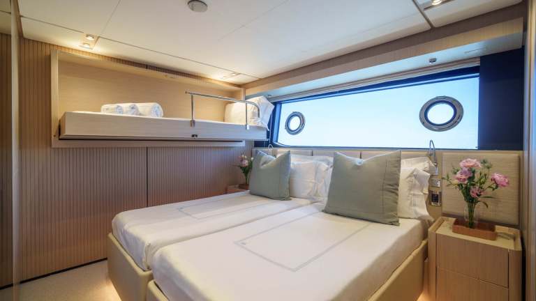 12-sunset-ferretti-1000-damonte-yacht.jpg