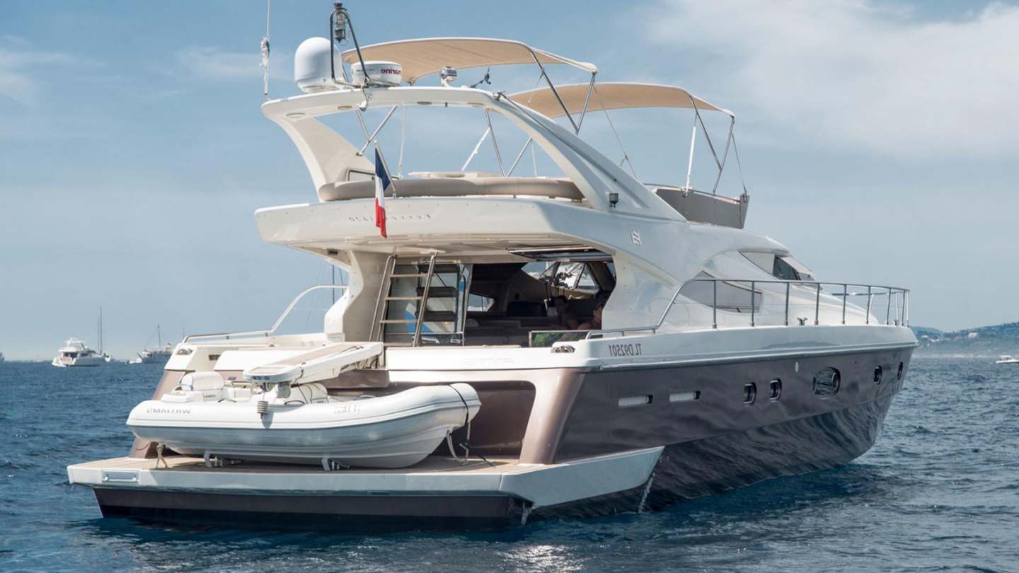 ferretti-620-panthours-damonte-yachts7