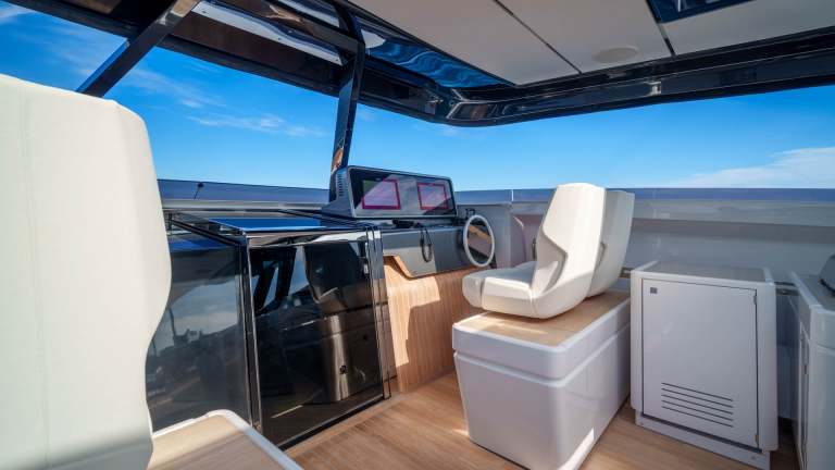 26-sunset-ferretti-1000-damonte-yacht.jpg