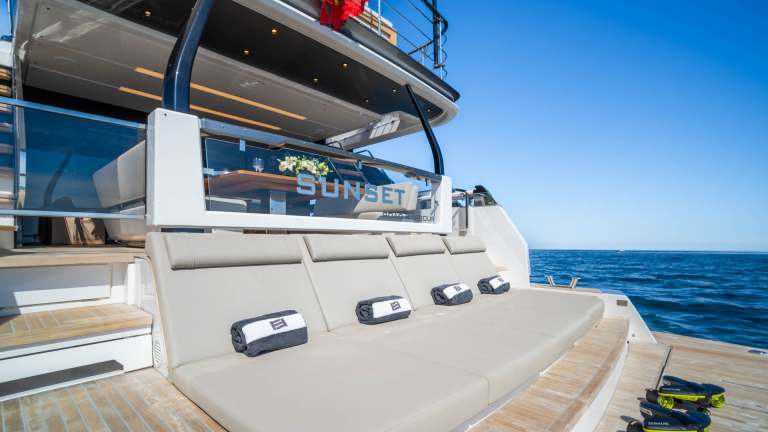 22-sunset-ferretti-1000-damonte-yacht.jpg