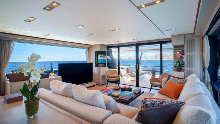 17-sunset-ferretti-1000-damonte-yacht.jpg