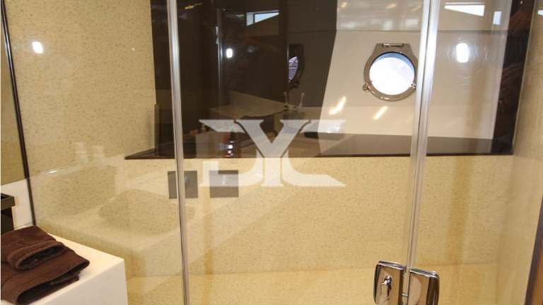 F920-05-bathroom3-mah-jong-damonte-yachts copie