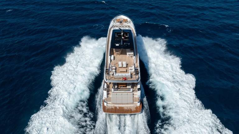 5-sunset-ferretti-1000-damonte-yacht