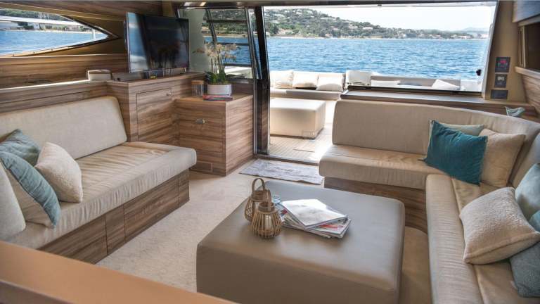 ferretti-620-panthours-damonte-yachts9