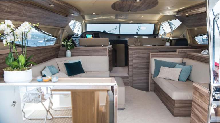 ferretti-620-panthours-damonte-yachts8