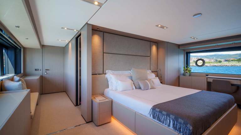 7-sunset-ferretti-1000-damonte-yacht.jpg