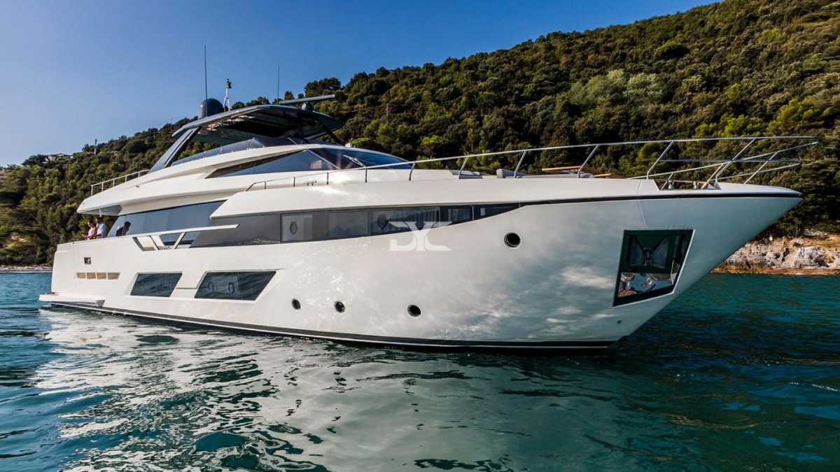 yacht ferretti 1000 prezzo