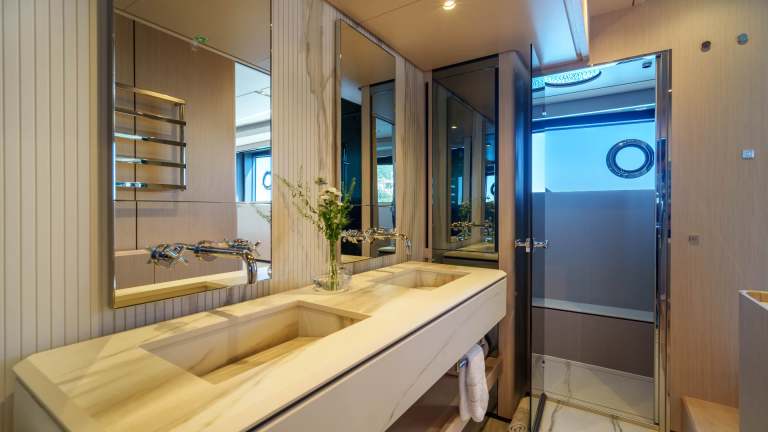 9-sunset-ferretti-1000-damonte-yacht.jpg