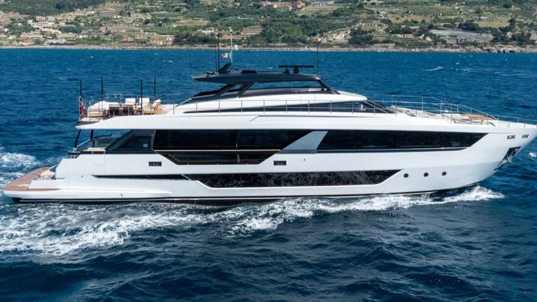 12-sunset-ferretti-1000-damonte-yacht