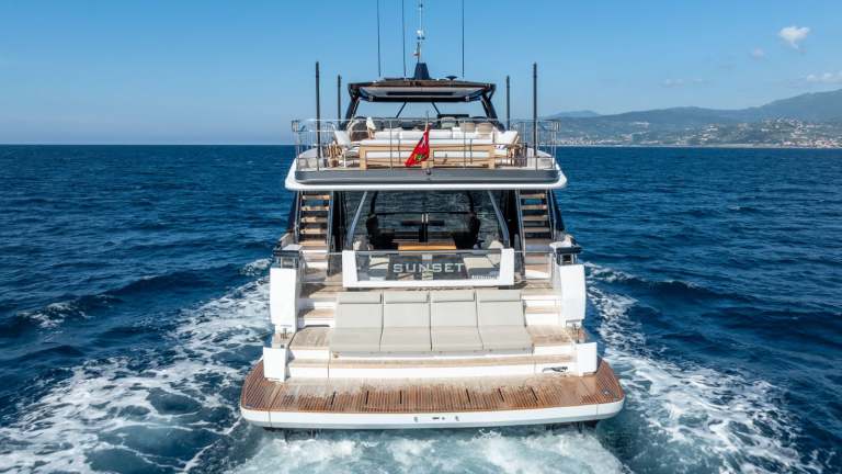 7-sunset-ferretti-1000-damonte-yacht