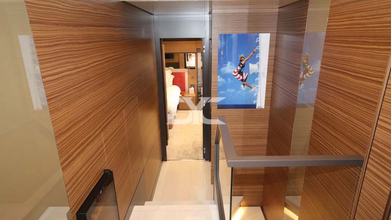 F920-05-upper-corridor-mah-jong-damonte-yachts copie