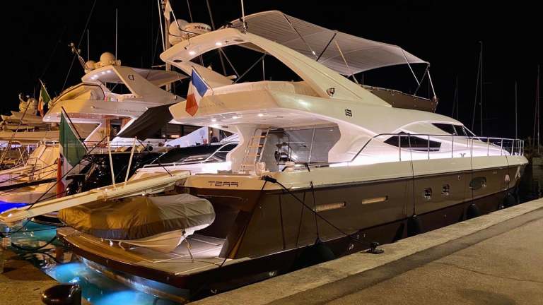 ferretti-620-panthours-damonte-yachts6