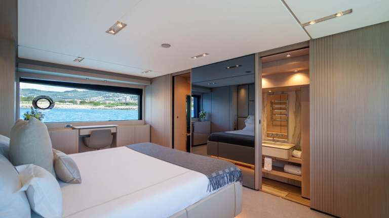 8-sunset-ferretti-1000-damonte-yacht.jpg
