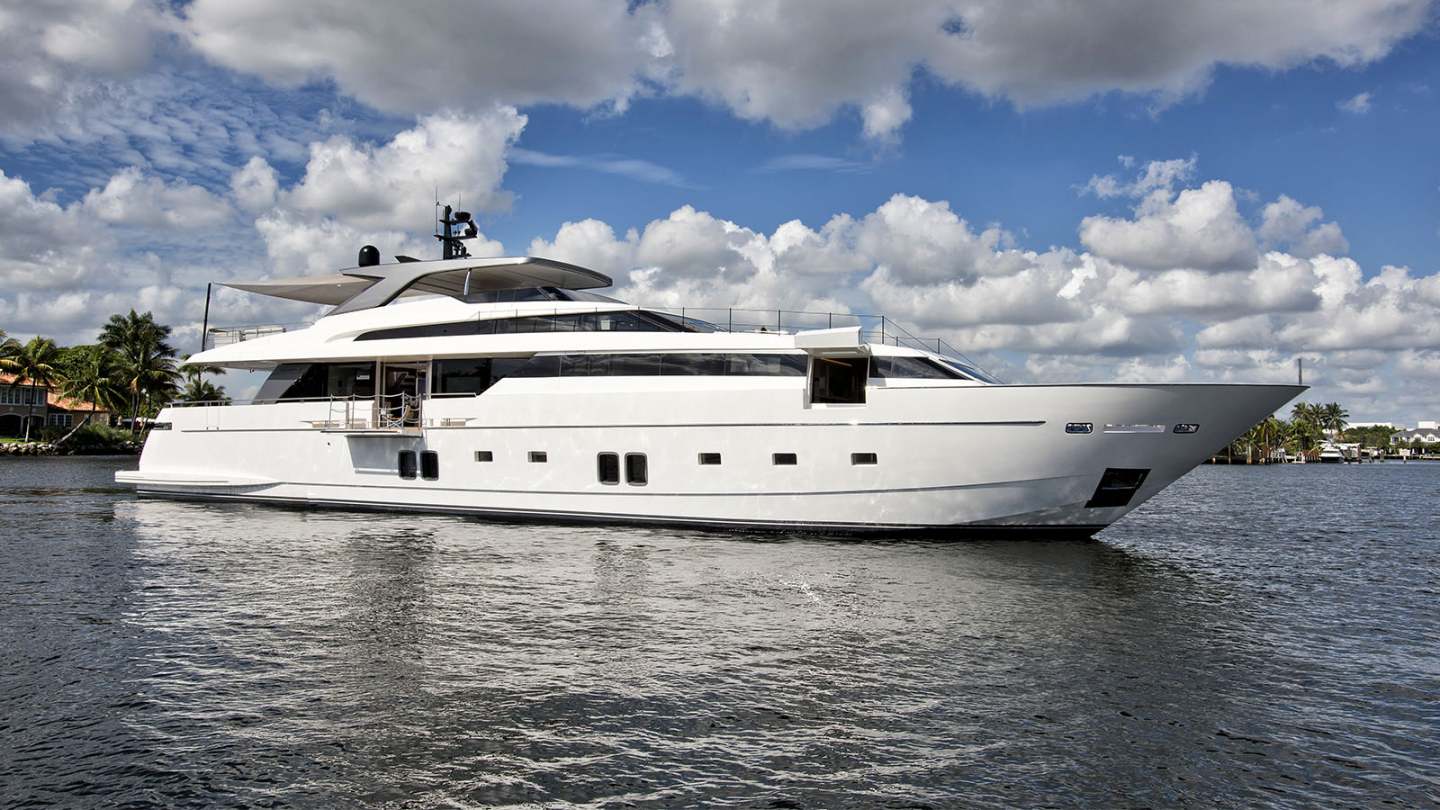 sanlorenzo-yacht for sale-damonte yachts 1600x900