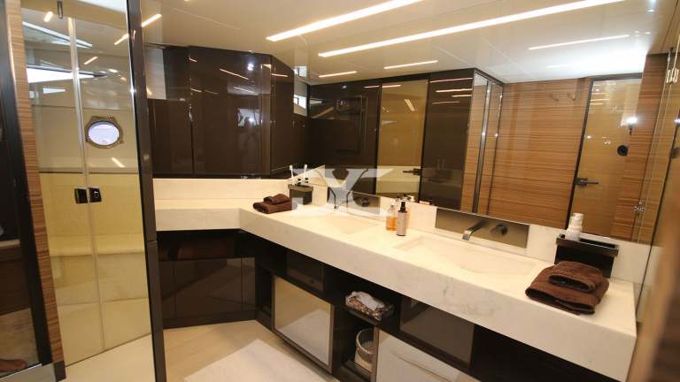 F920-05-bathroom-mah-jong-damonte-yachts copie